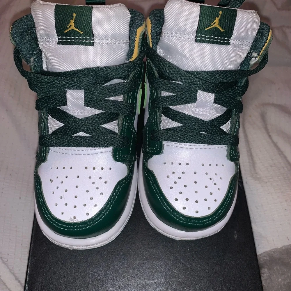 Jordan Kids Sneakers Green White Yellow - Picture 4 of 6